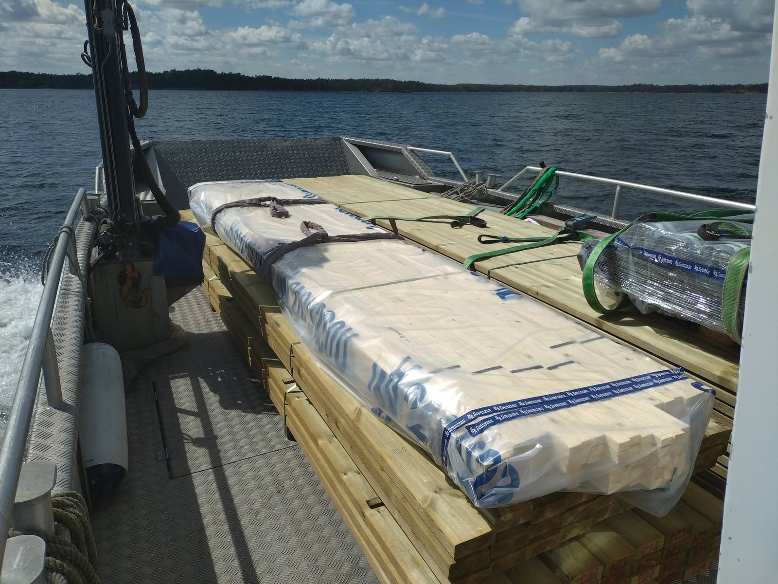 Pallat material på arbetsdäck